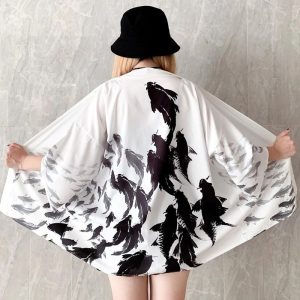 Veste kimono femme avec banc de poissons koï