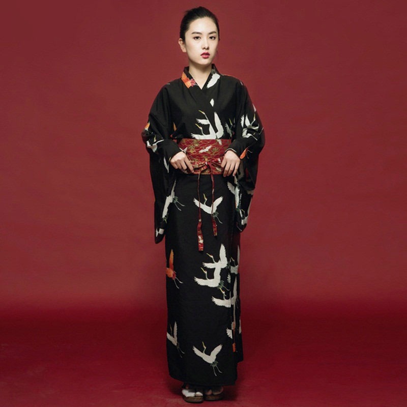 Kimono japonais traditionnel pour femme tanchō 2