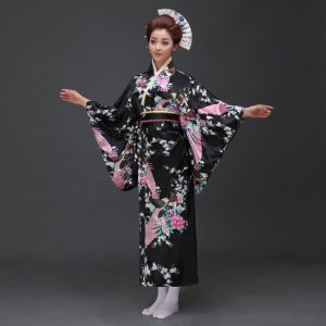 Kimono traditionnel japonais pour femme Kujaku