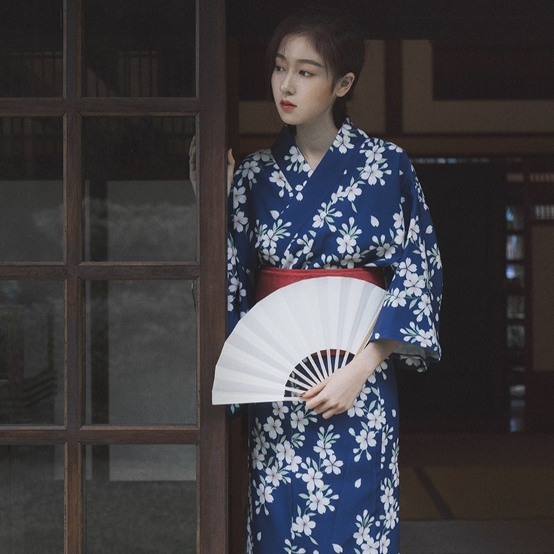 Kimono traditionnel pour femme motif floral 3