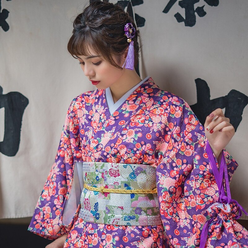 Kimono traditionnel japonais femme Akikusa