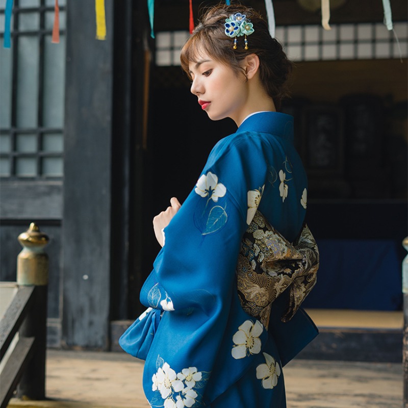 Kimono traditionnel pour femme – bleu