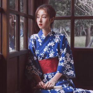 Kimono traditionnel pour femme motif floral